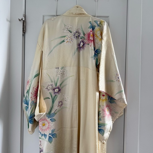 Vintage yellow Japanese silk kimono haori robe jacket with hand painted flowers - Picture 8 of 8